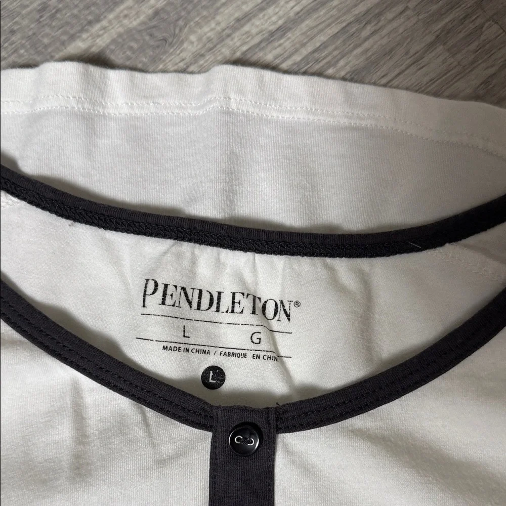 Pendleton Women's Basic White and Black Faux Button Down Shirt Size Large